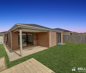 Modern 4-Bedroom Family Home in Prime Werribee Location - Photo 6