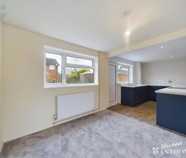 3 bedroom end of terrace house to rent - Photo 2