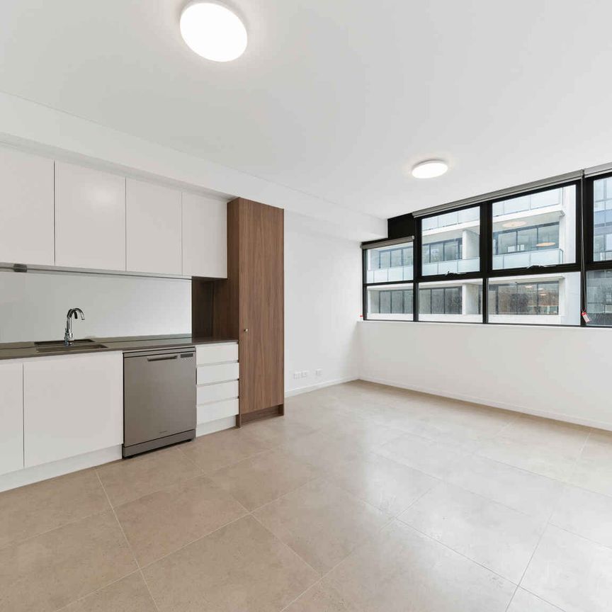 Modern 1 Bedroom + Study Apartment - Photo 1