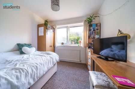 4 bedroom semi-detached house to rent - Photo 4