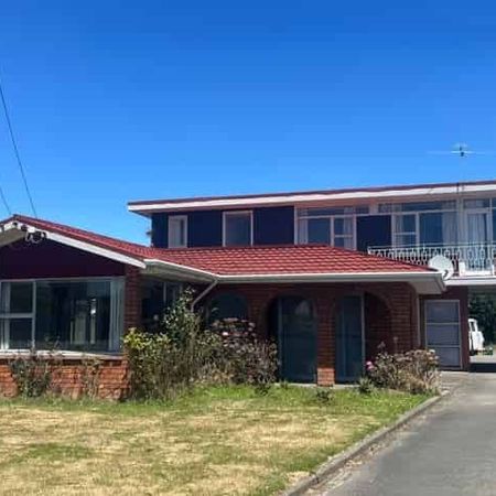 Fabulous Four Bedroom House! - Photo 4