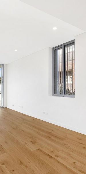 2 Bedroom Modern Apartment in North Bondi - Photo 1