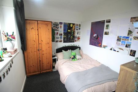 4 bedroom terraced house to rent - Photo 4