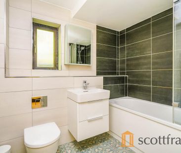 3 bedroom flat to rent - Photo 3