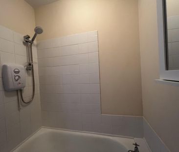 Ground floor flat to rent - Photo 2