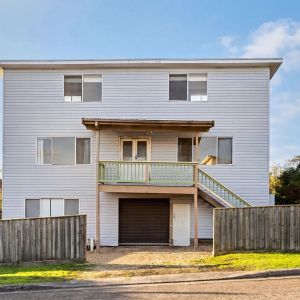 Spacious Dual-Living Home with Endless Possibilities - Photo 3
