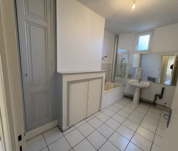 Location Appartement 3 pièces 83m² AGEN 47000 - Photo 5