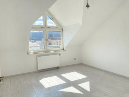 Dachgeschosswohnung mit großzügiger Loggia und viel Tageslicht - Foto 5