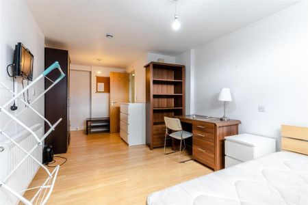 3 bedroom apartment to rent - Photo 2