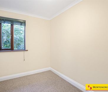 3 bedroom flat to rent - Photo 4