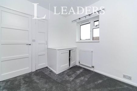 3 bedroom semi-detached house to rent - Photo 4