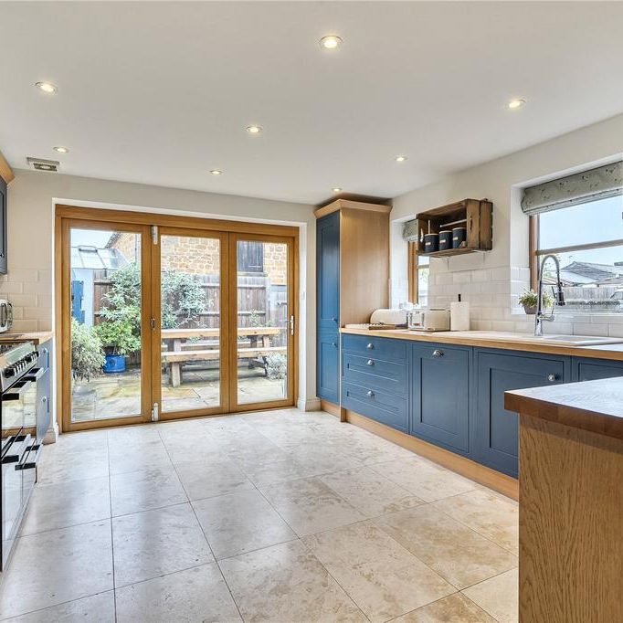 4 bedroom terraced house to rent - Photo 1
