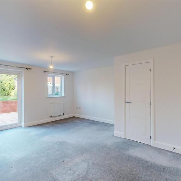 3 bedroom end of terrace house to rent - Photo 1