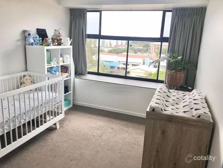 Spacious Top-Floor 3-Bedroom Unit with Private Spa & Water Views - Photo 4