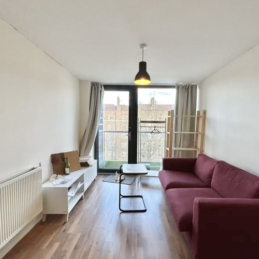 Bloemfontein Road, London - Photo 1