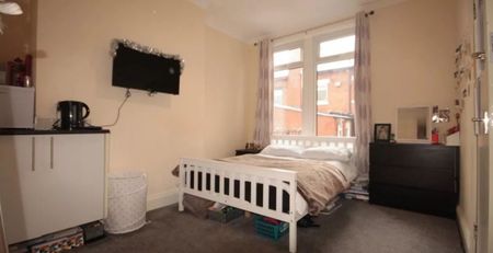 6 Bed - 5 Winston Gardens, Headingley, Leeds - LS6 3LA - Student - Photo 4