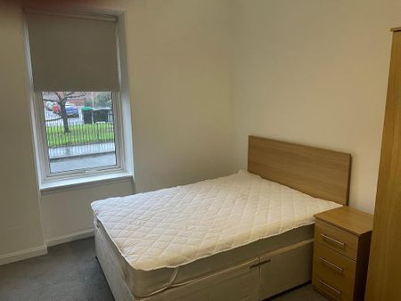 3 bedroom flat to rent - Photo 3