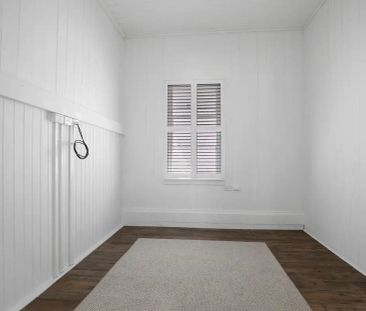 “Cute Renovated Cottage in Superb Location” - Photo 4