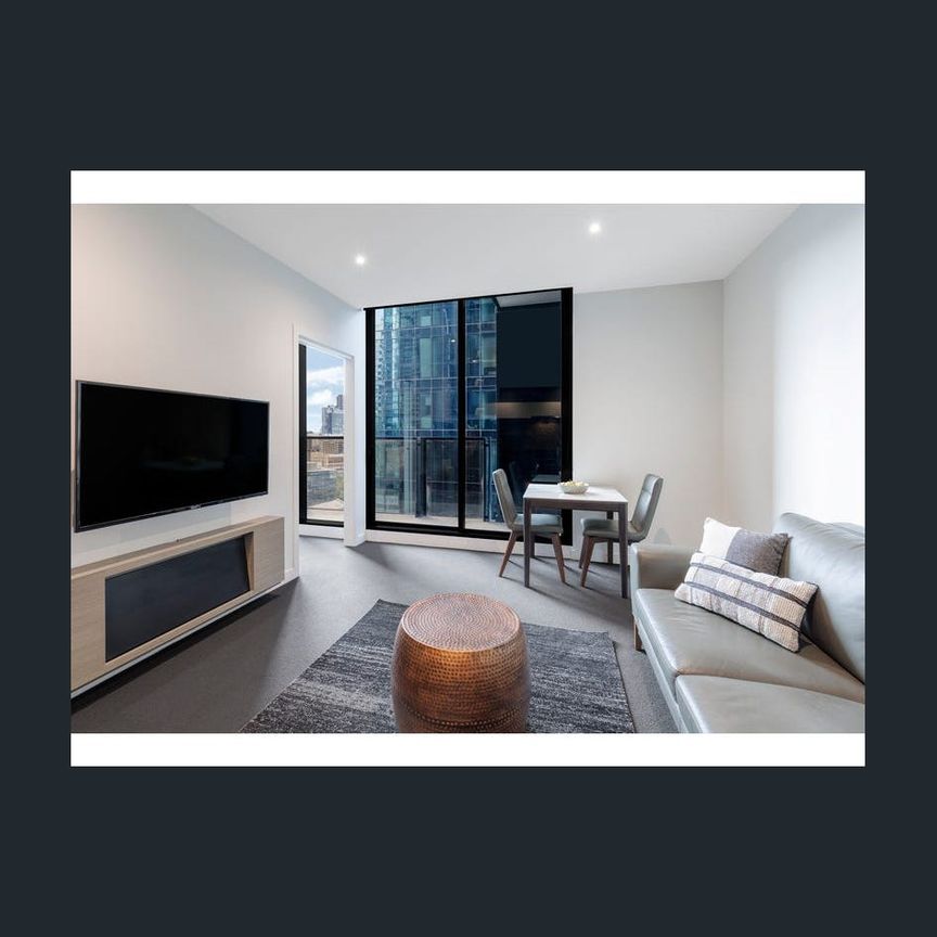 Live in Style: Chic 1-Bedroom Apartment in Southbank! - Photo 1