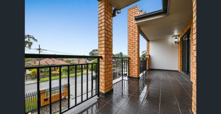 Spacious 4 Bedroom Double Brick Duplex in Prime Location - Photo 4