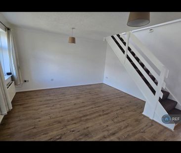 3 bedroom semi-detached house to rent - Photo 2