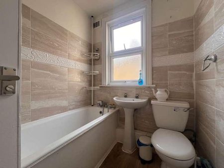 Gladstone Avenue, Manor, E12 - Photo 4