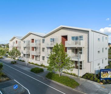 Cute, Light 2 bedroom 2 bathroom Apartment - Photo 6