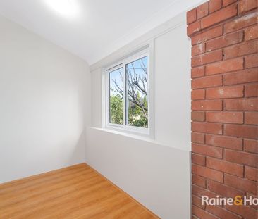 Renovated Three-bedroom Plus One Study Room House in the central of... - Photo 6