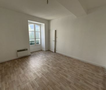 Location Appartement 2 pièces 64m² SABLE SUR SARTHE 72300 - Photo 5