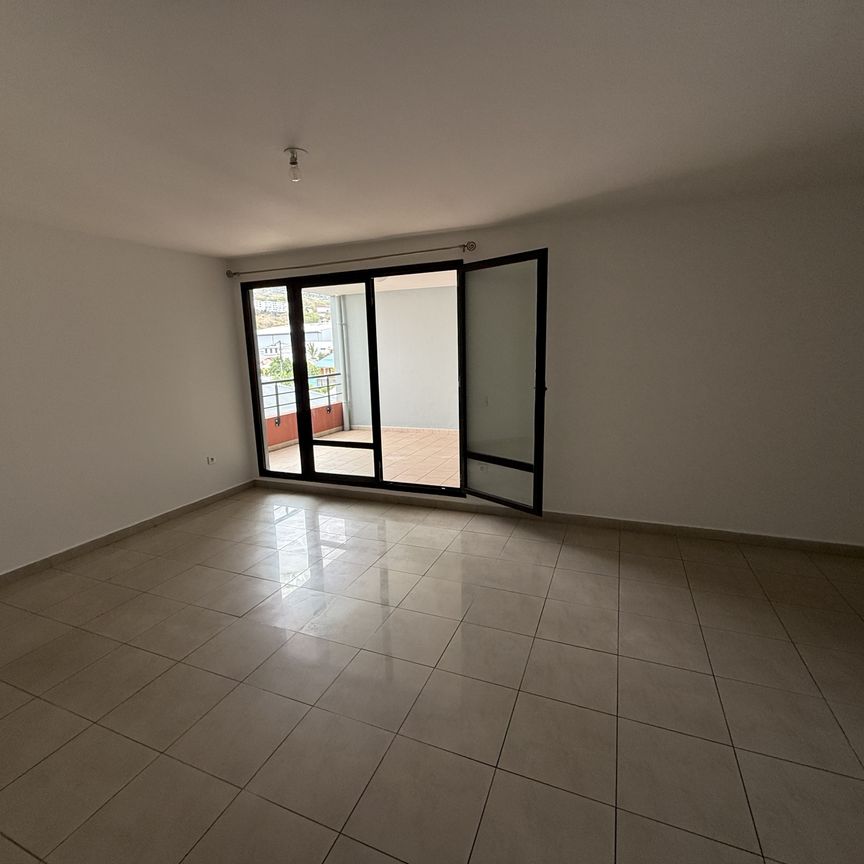 Location Appartement 4 pièces 70m² LA POSSESSION 97419 - Photo 1
