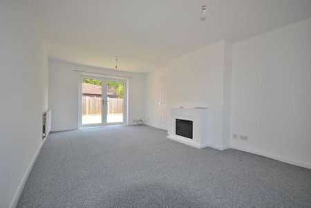 4 bedroom detached house to rent - Photo 2