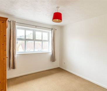 De La Warre Court, - Photo 1