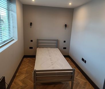 Room in a Shared House, Grayscroft Road, SW16 - Photo 4