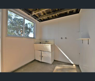 12 Thabeban Street, Avenell Heights, Qld 4670 - Photo 4