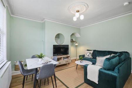 3 bedroom semi-detached house to rent - Photo 3