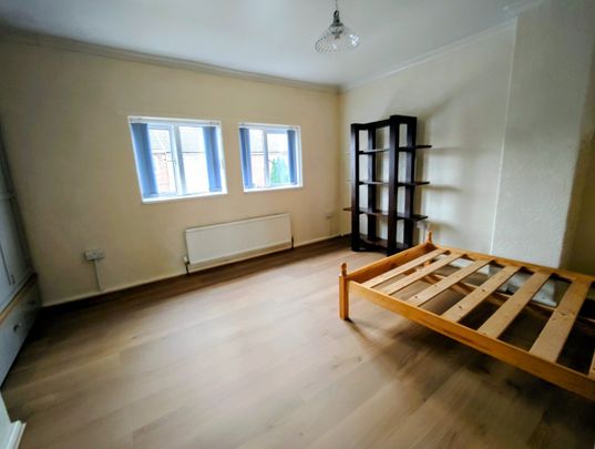 2 Bed End Terrace, Salford Manchester House, M6 - Photo 1