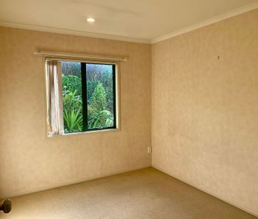 Spacious 3BR Townhouse in great location! - Photo 2