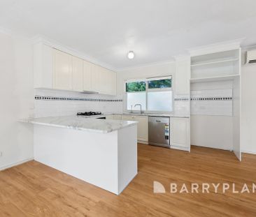 Position, convenience and comfort, all in one fantastic location. - Photo 6