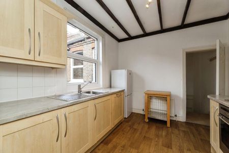 1 bedroom flat to rent - Photo 2