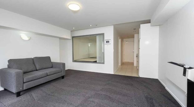 Cozy one bedroom Hobson St apartment - Photo 1