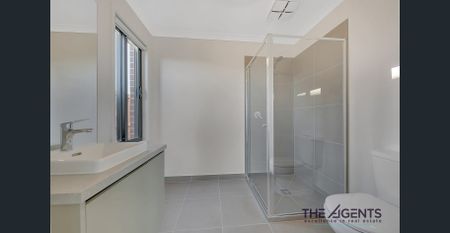 Beautiful Home in the Heart of Thornhill Park - Photo 5