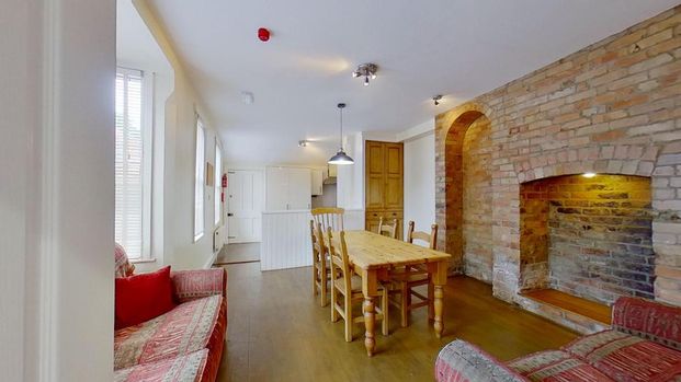 8 bedroom detached house to rent - Photo 1