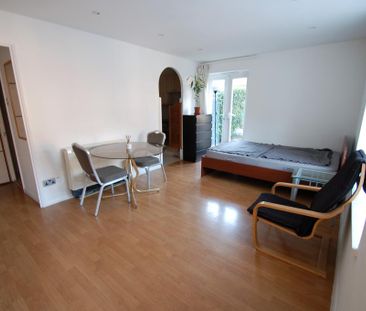 Studio to rent - Photo 1