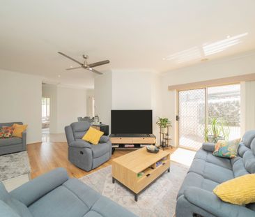 Charming home in Central Berwick - Photo 2