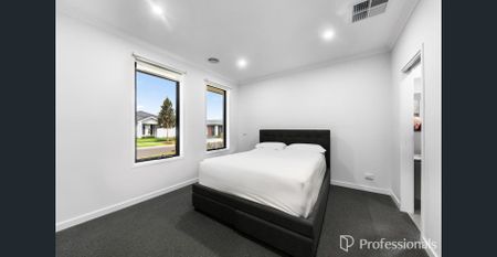 Family-Friendly 4-Bedroom Gem! - Photo 3