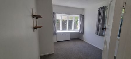 Very sunny home in great street - Photo 2