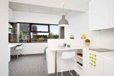 Signature Plus Studio, Queen Bed - Photo 2