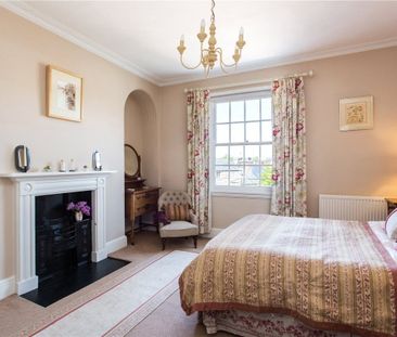 Quietly tucked away on the stunning street of Mount Parade, this be... - Photo 5