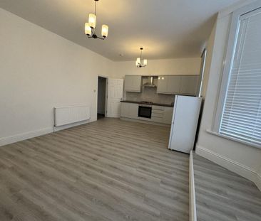 2 bedroom semi-detached house to rent - Photo 6