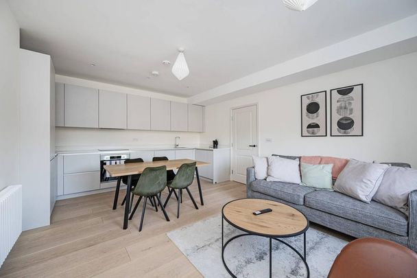 2 bedroom flat to rent - Photo 1